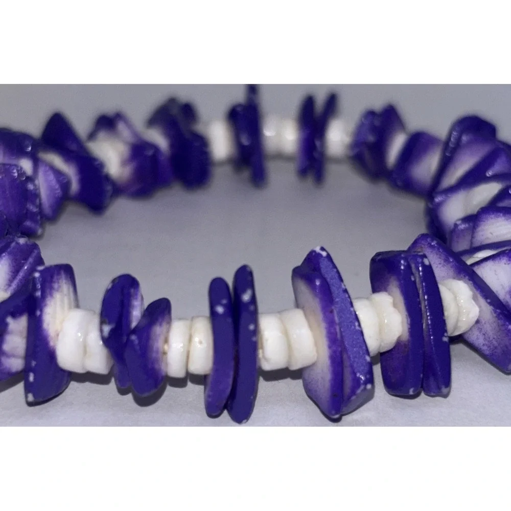 Vintage Puka Dyed Purple White Shell Chip Stretch Bracelet 7